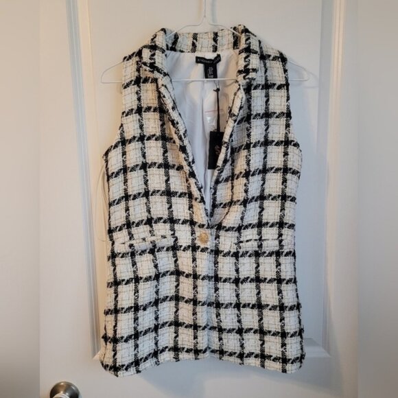 Sincerly Jules Jackets & Blazers - Sincerely Jules White and Black Plaid Houndstooth Vest Jacket